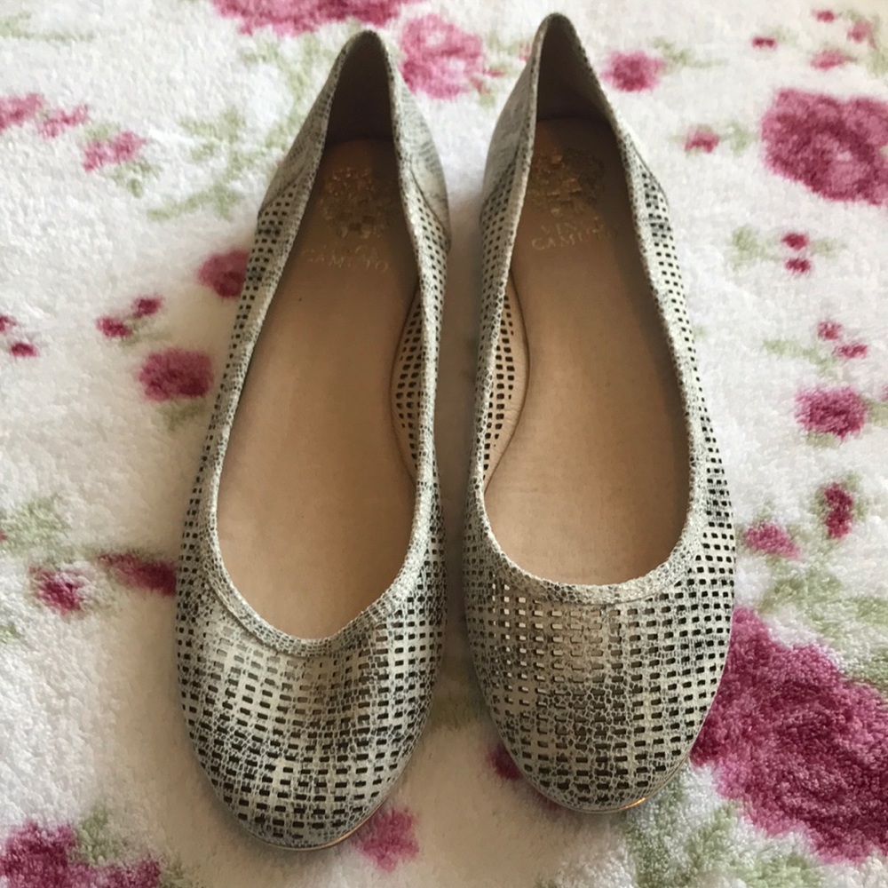 NWT Vince Camuto Flats